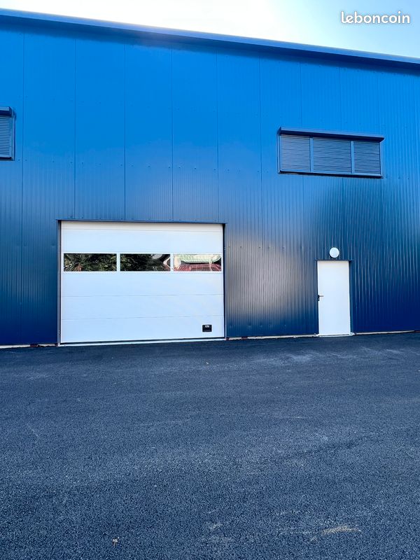 Local commercial 2 pièces 122 m² · à Frontenex · 122 m² · 1 400 €