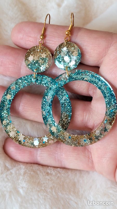 Boucles D'oreilles Turquoise Et Strass Sur Métal Doré - Garanti Sans Nickel - Neuf Avec étiquettes