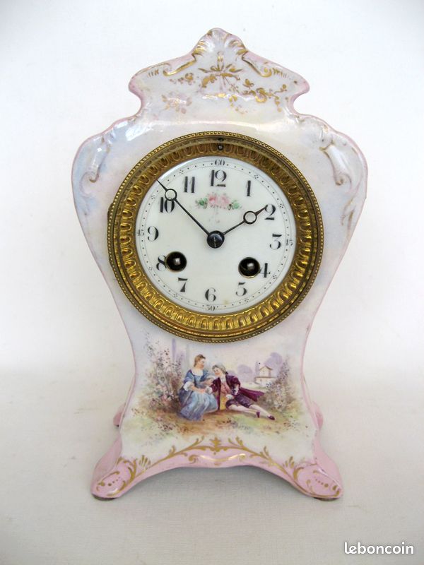 Révisée Petite pendule romantique céramique faïence 19 ème siècle (image 1)