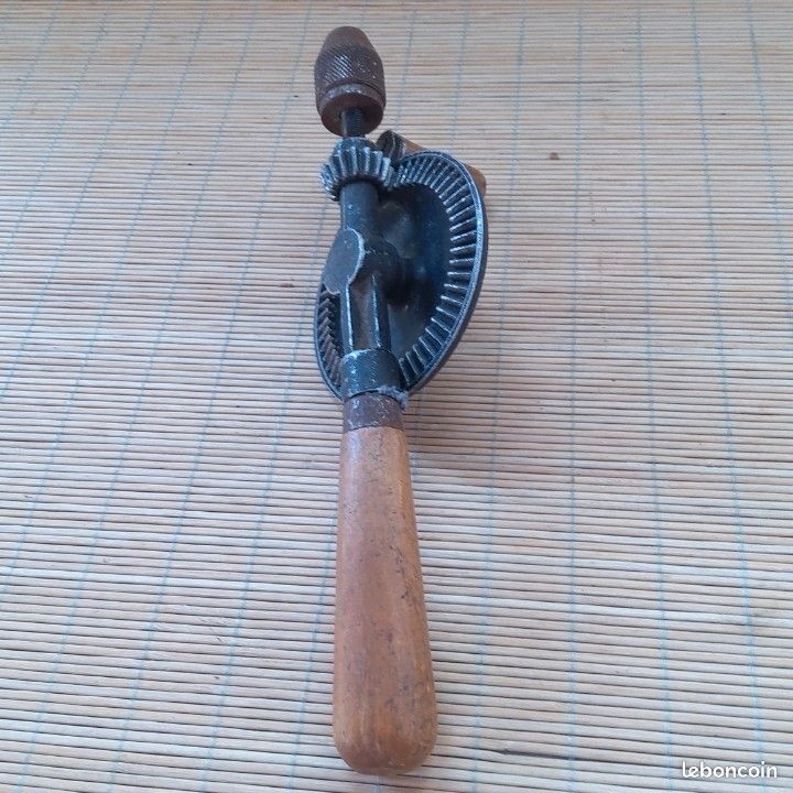 ANCIENNE PERCEUSE À main / chignole Val d'Or / outil ancien du bois EUR 30,00 - FR