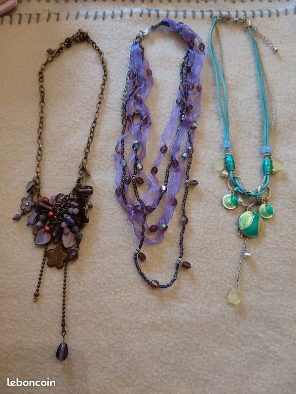 Lot de trois colliers fantaisie (image 1)