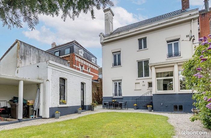 Maison 7 pièces 270 m²
