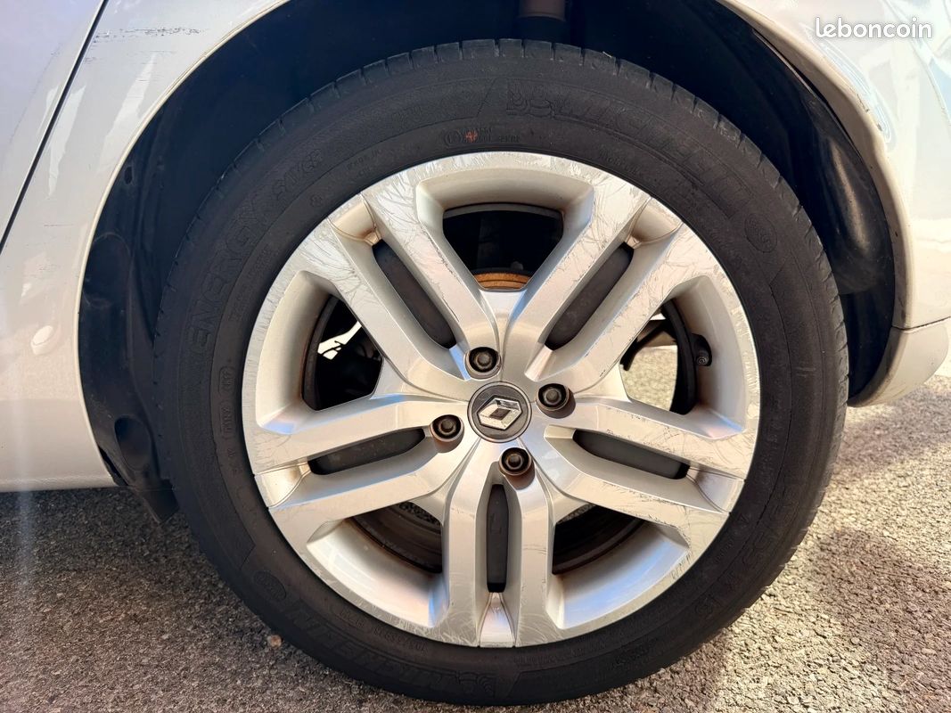 RENAULT CLIO IV BUSINESS dCi 90 Energy eco2 (image 31)