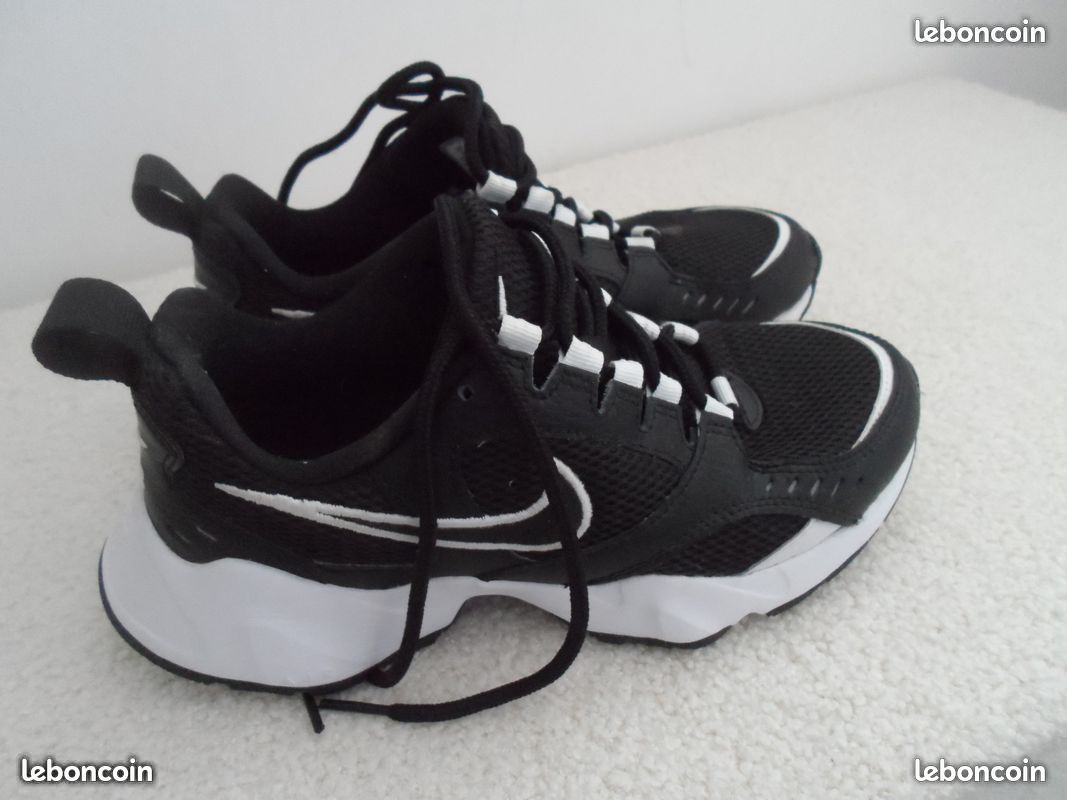 Chaussure femme nike neuf bien LIRE (image 1)
