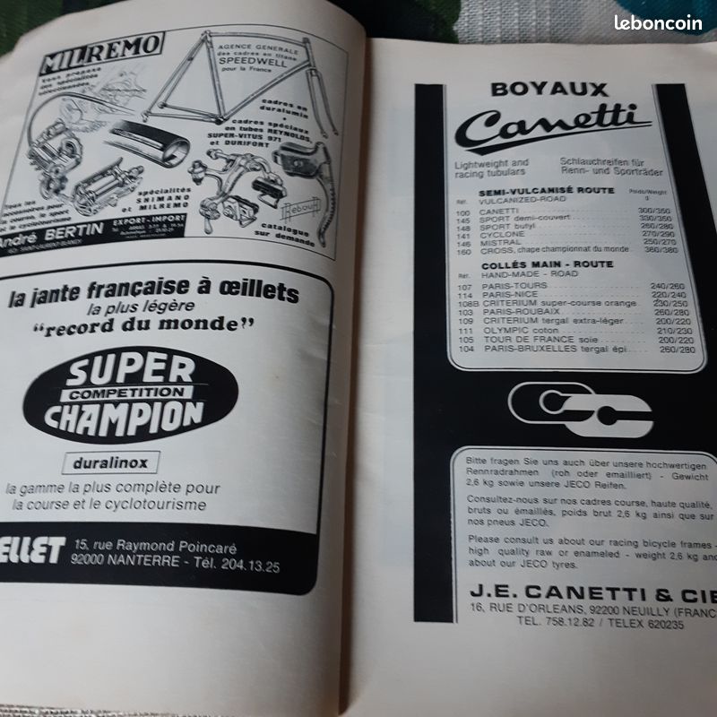 magnifique livre CYCLES DE COMPETITON ET RANDONNEUSES par Daniel