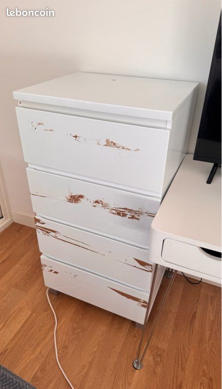 Commode IKEA MALM 4 tiroirs (image 1)