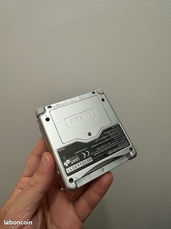 Game Boy Advance SP (image 2)