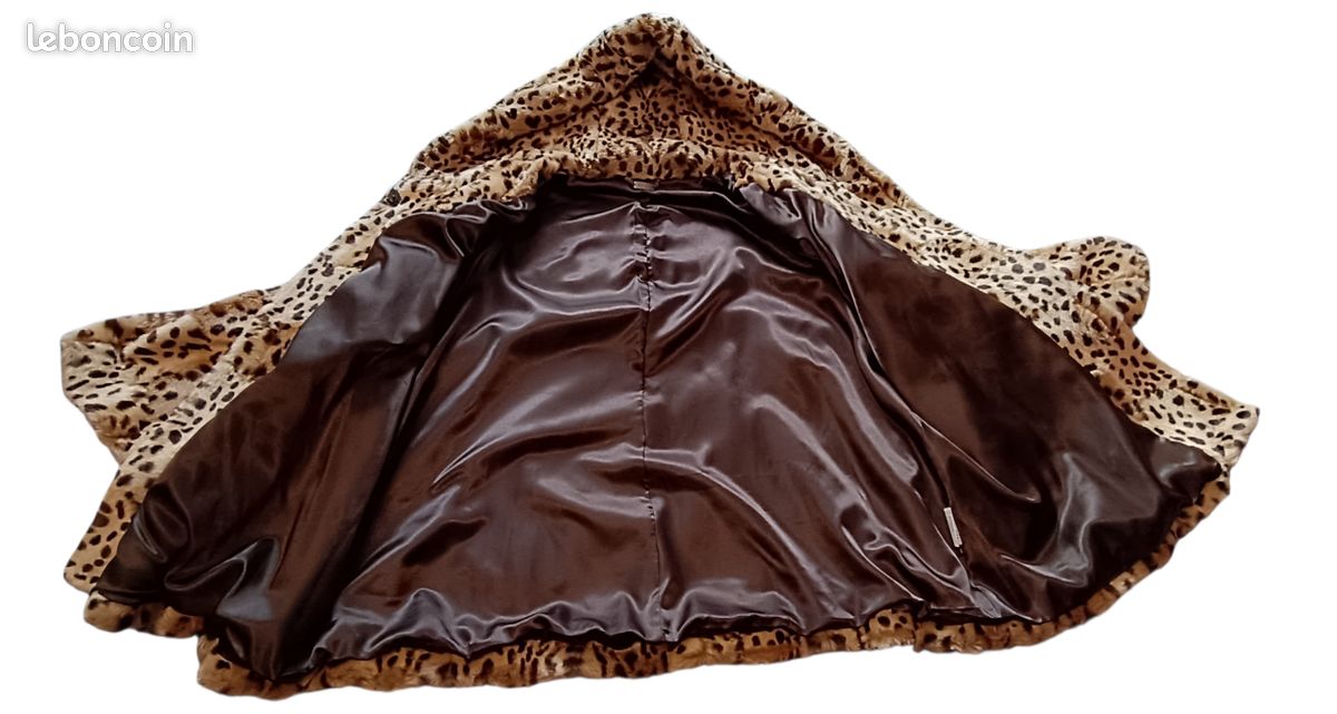 Manteau avec capuche "Et Dieu Créa La Femme" fausse fourrure - Taille 40/42 (image 8)