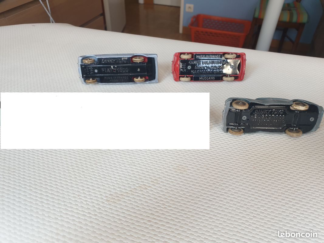 DINKY-TOYS France. Lot de 3 miniatures 1-43e - Citroën U23 dépanneuse