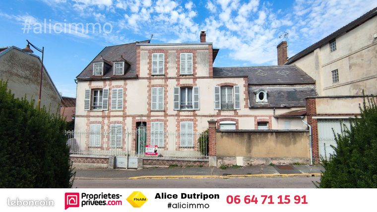 Maison 8 pièces 252 m²
