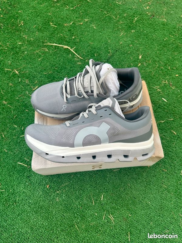 Chaussure On Cloudflow 5 neuves taille 43 (image 1)