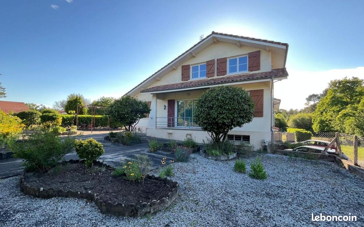 Maison 8 pièces 170 m² · à Saint-Julien-en-Born · 170 m² · 380 000 €