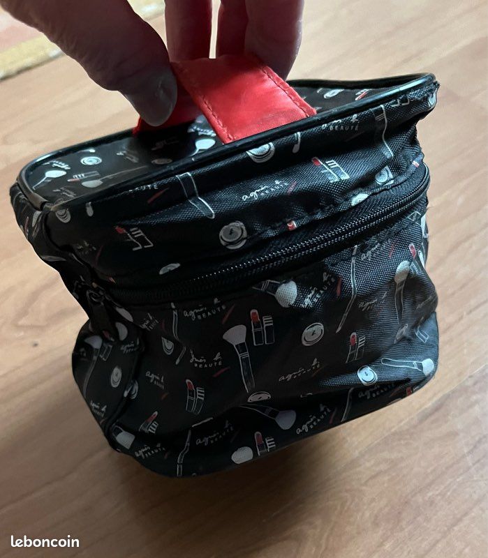 Trousse de maquillage Agnès b neuve (image 1)