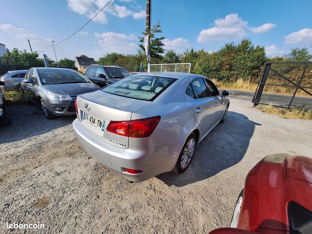 LEXUS IS 220 d Pack Sport (image 4)