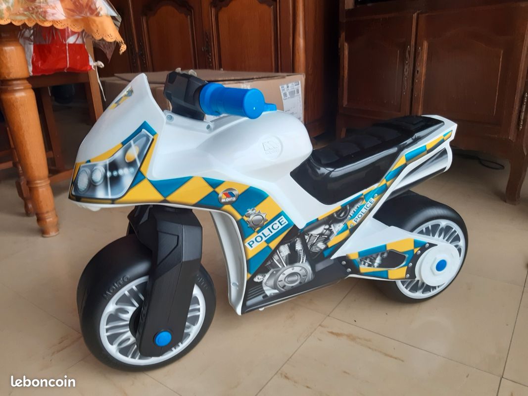 Moto de police (image 2)
