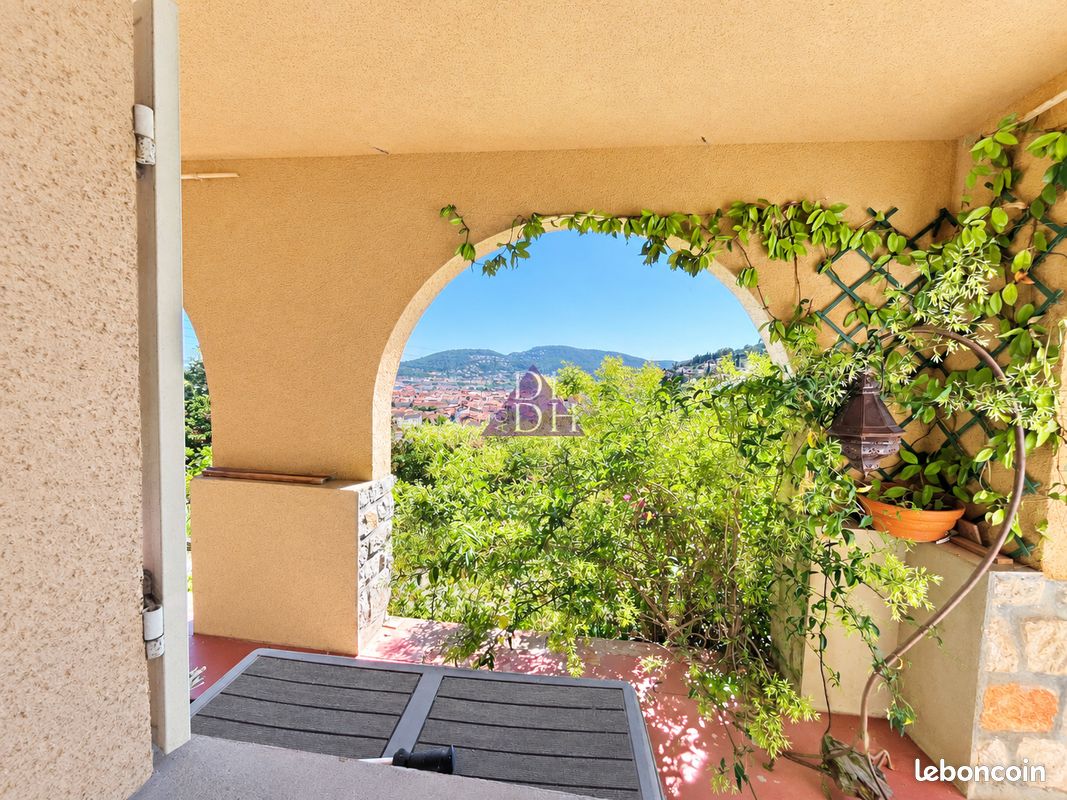 Maison 6 pièces 127 m² · à Hyères · 127 m² · 690 000 €