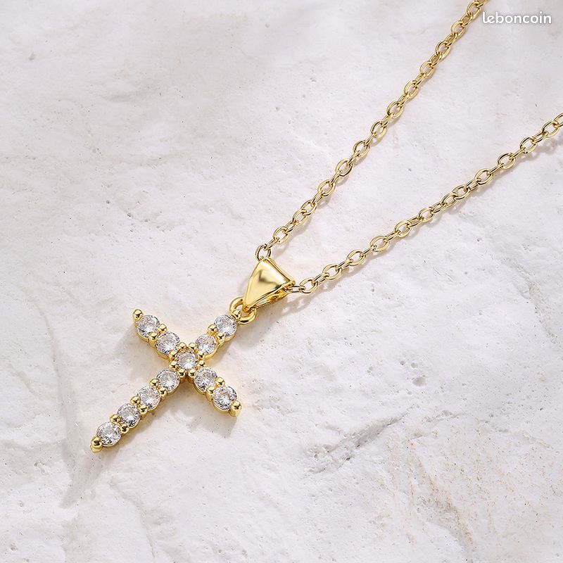 Collier pendentif géométrique classique minimaliste européen et américain, unisexe, en cuivre électroplaqué préservant la couleur, orné de micro-zircons. Référence HS002 (image 2)