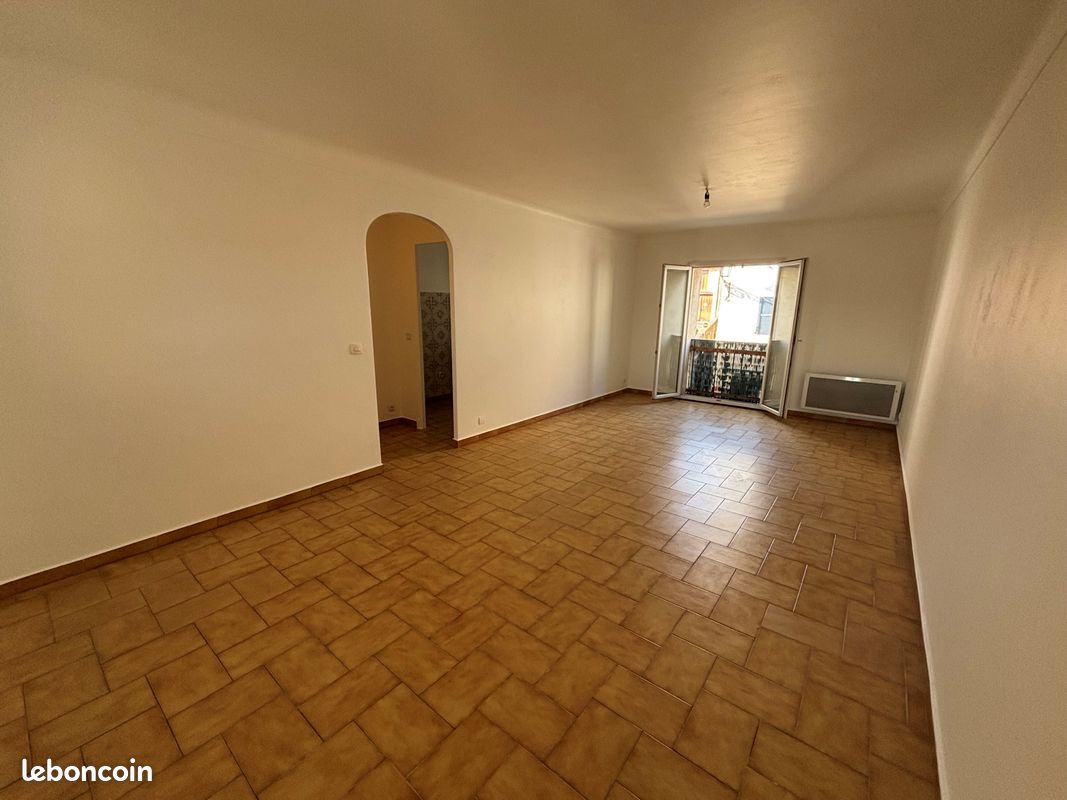 Appartement 3 pièces 79 m² · à Roquebrune-sur-Argens · 79 m² · 795 €