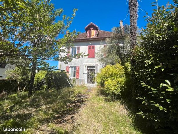 Maison 8 pièces 260 m²