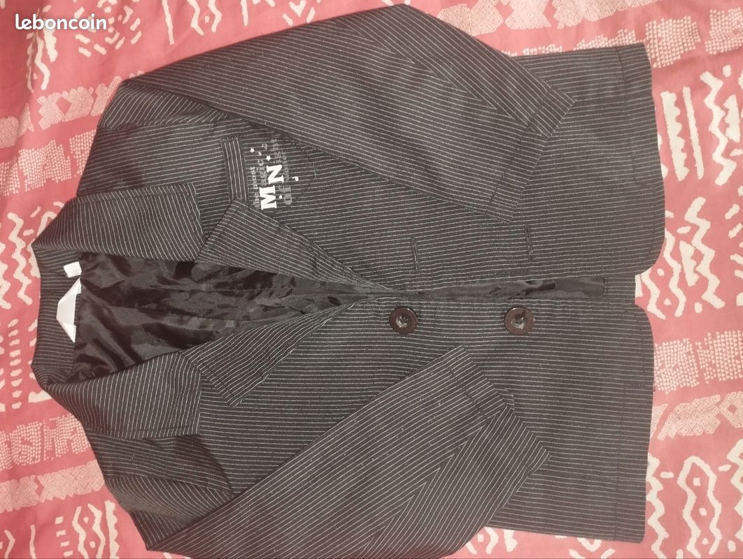 Veste noir 4 ans noir avec des rayures legere (image 1)