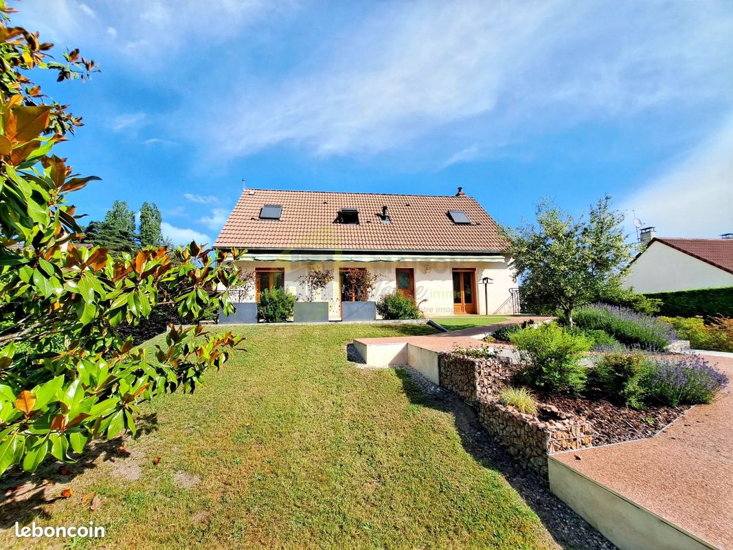 Maison 8 pièces 121 m² · à Vignoux-sur-Barangeon · 121 m² · 233 200 €