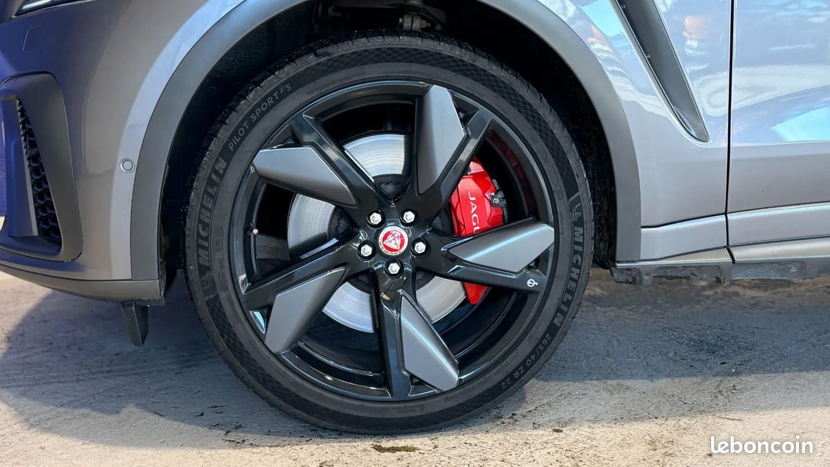 Jaguar F-Pace SVR 5.0 550ch 4x4 - Rare Phase 2 - Toit ouvrant - Son Meridian - Sièges AV/AR et volant chauffants (image 40)