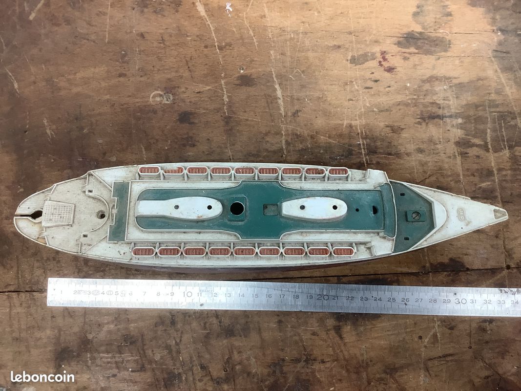 GRAND BATEAU EN tole paquebot Fleischmann a restaurer 51 cm W. Germany