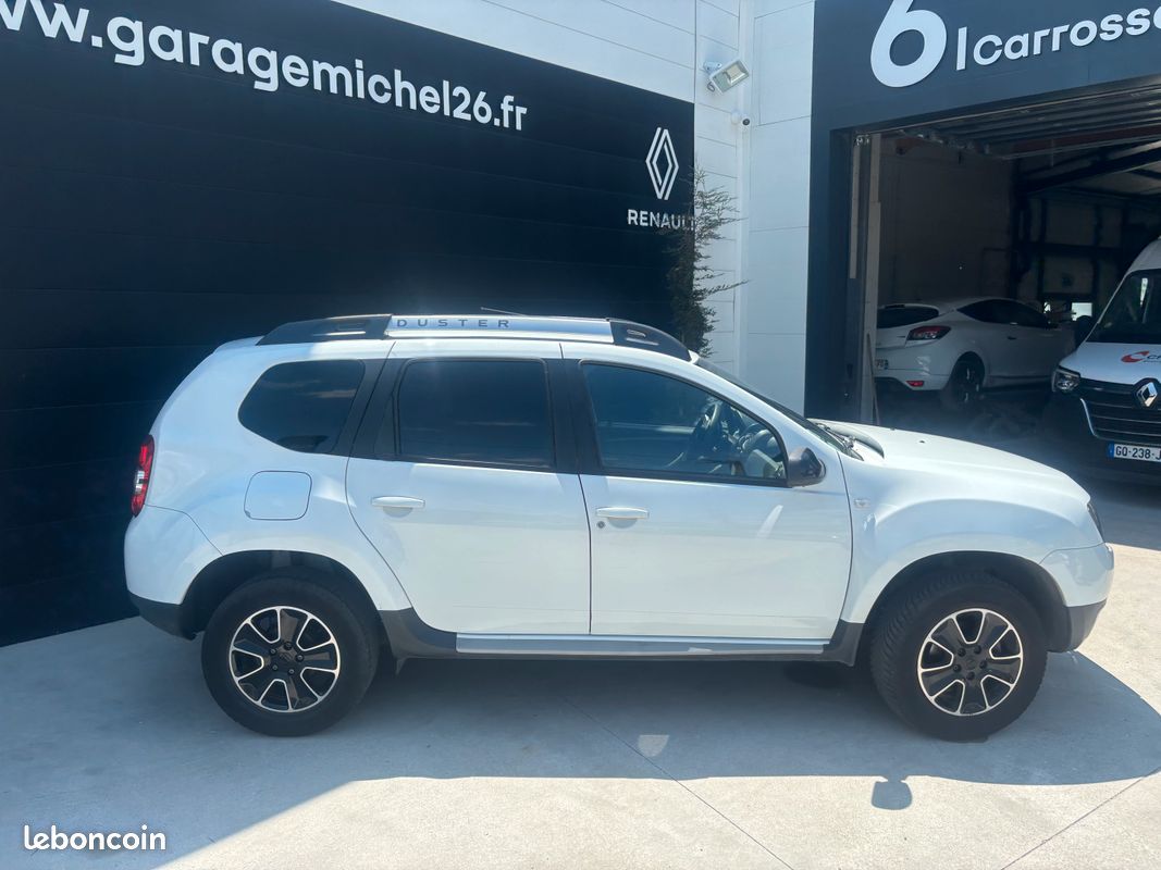 DACIA Duster dCi 110 4x2 Black Touch 2017 (image 3)