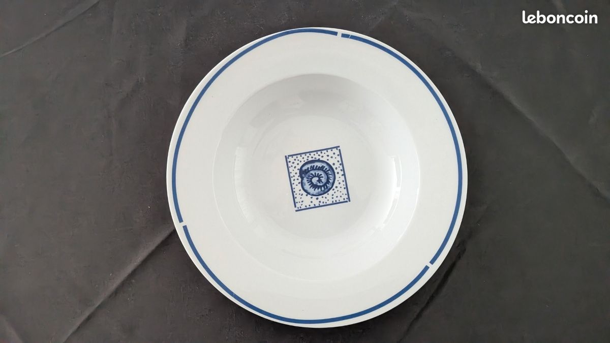 Assiette creuse ou vide poche blanc avec de escargot bleu (image 1)