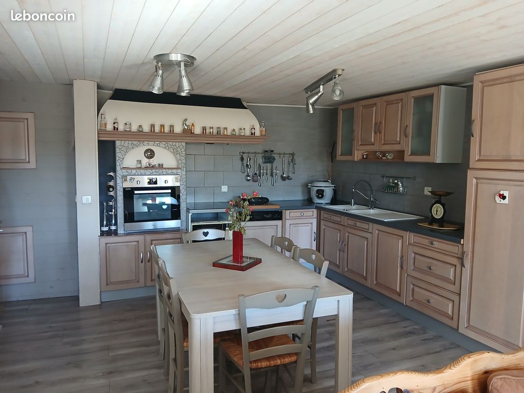 Maison 5 pièces 100 m² · à Saint-Flour · 100 m² · 110 000 €