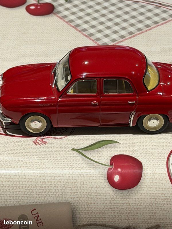 RENAULT Dauphine 1/24 (image 4)