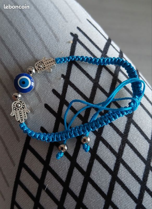 Un Bracelet Porte- Bonheur (image 1)