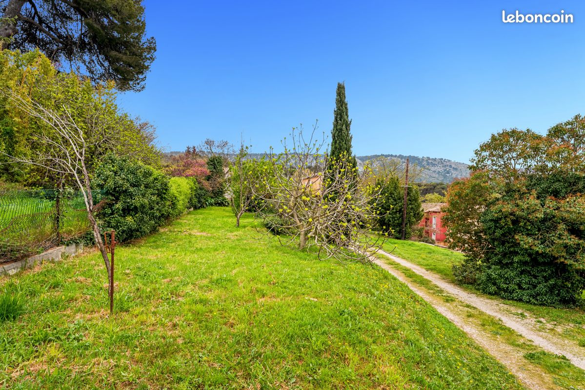 Maison 6 pièces 211 m² · à Aubagne · 211 m² · 549 000 €