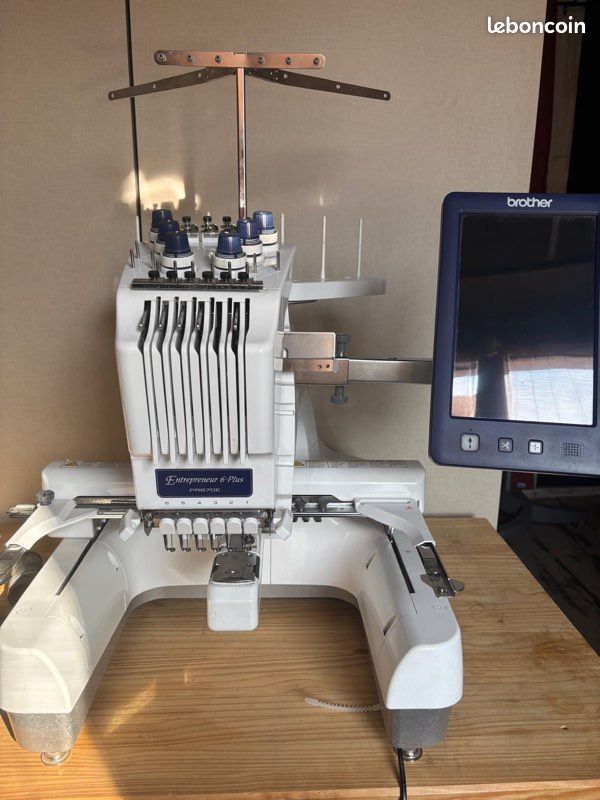 Machine à broder Brother PR670E Entrepreneur (image 1)