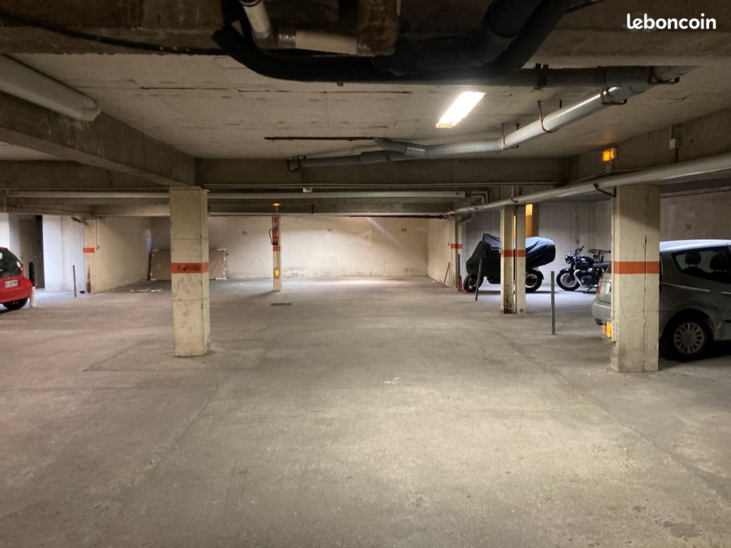 Place de parking pour moto ou scooter centre-ville (image 1)