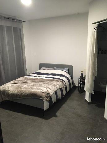 Chambre meublée avec sanitaires