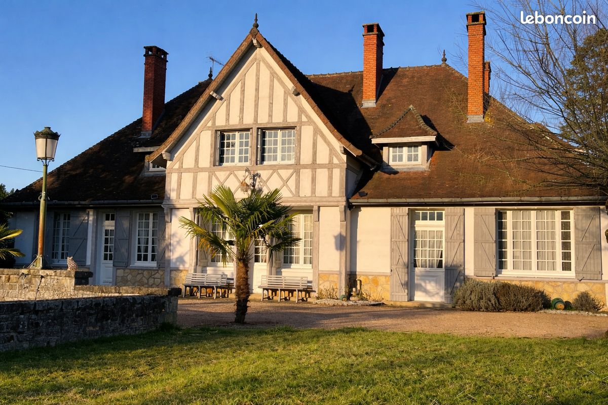 Maison 12 pièces 280 m² · à Saint-Amand-Montrond · 280 m² · 367 500 €