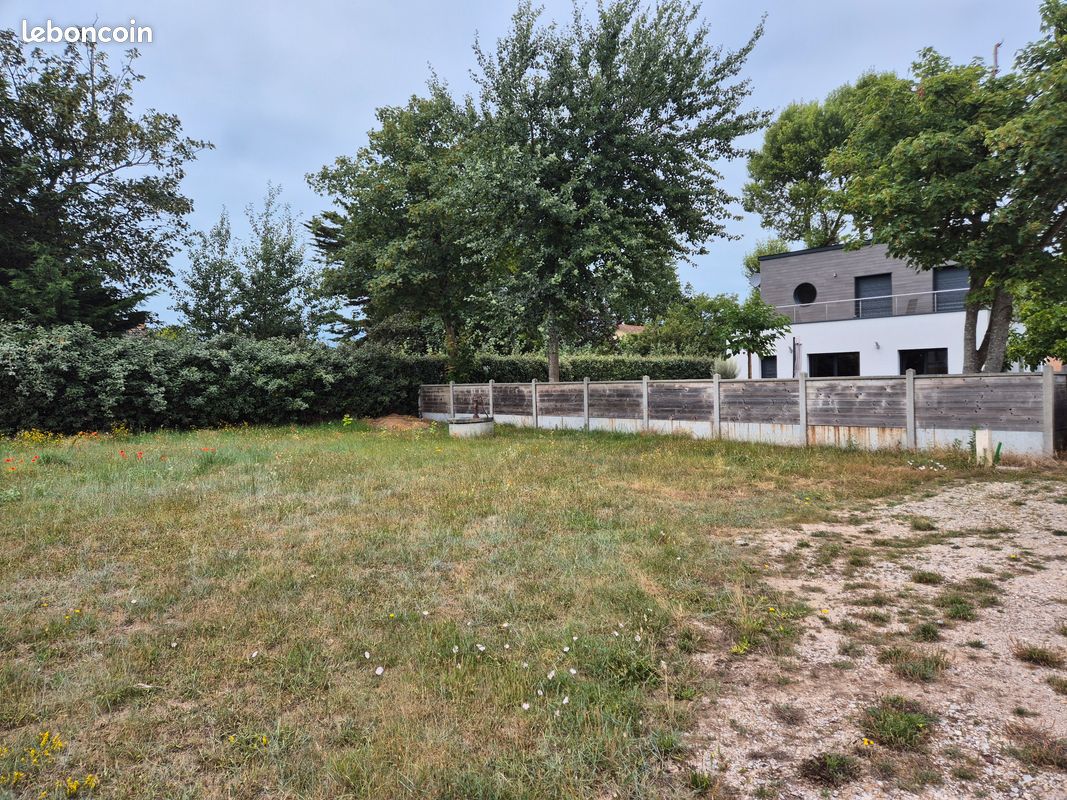Terrain constructible a 500m de la mer · à Saint-Germain-sur-Ay · 80 000 €