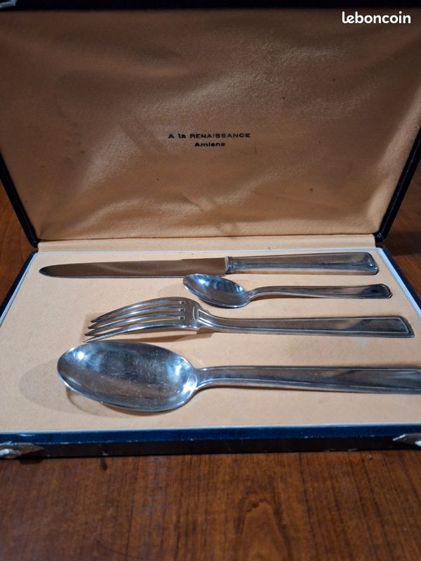 Coffret de 4 couverts en métal argenté (image 1)