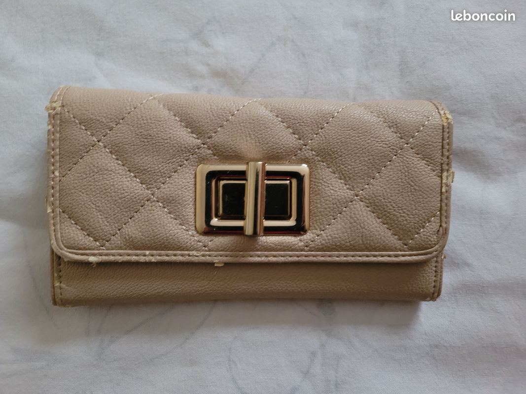 Porte monnaie à rabat beige jamais servi Aldo à 5,50 Euros
