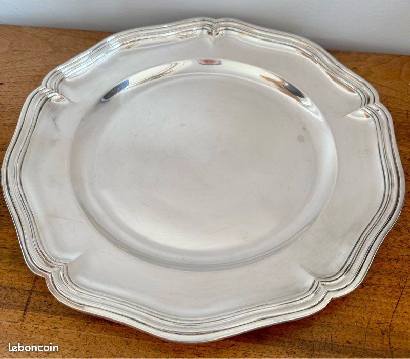 Plat rond en argent massif époque 18ème Saint Omer