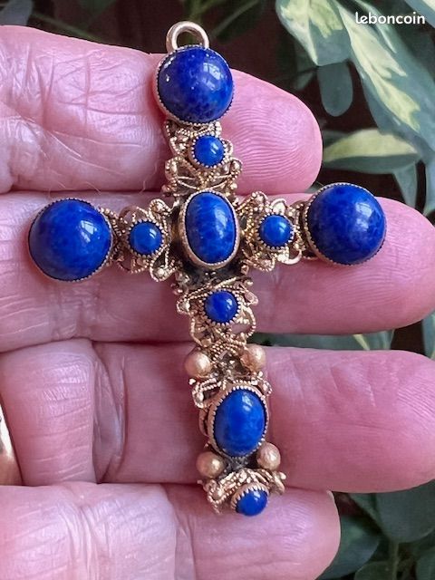 Pendentif croix byzantine en lapis-lazuli naturel en filigrane : argent sterling plaqué or 18 carats - France