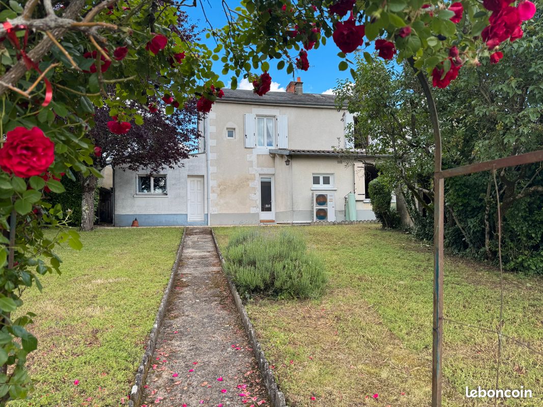 Maison 8 pièces 140 m² · à Poitiers · 140 m² · 204 000 €