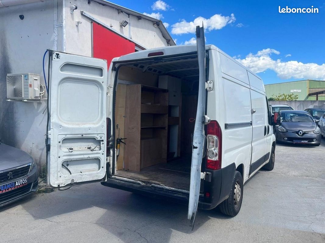 Peugeot Boxer 2.2L HDI 101 CHEV DIESEL - ÉNORMEMENT DE RANGEMENTS | RÉVISÉE-GARANTIE DE 12 MOIS (image 18)