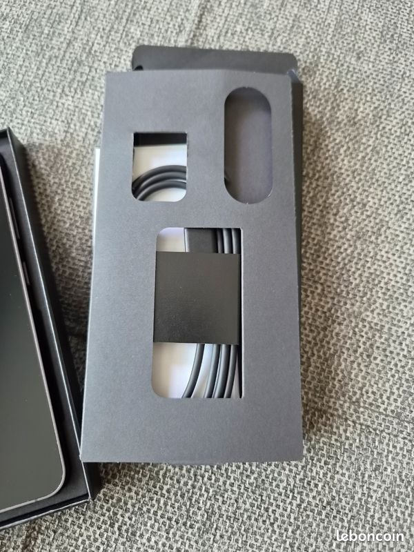 Samsung S24 noir + accessoires neufs (image 3)