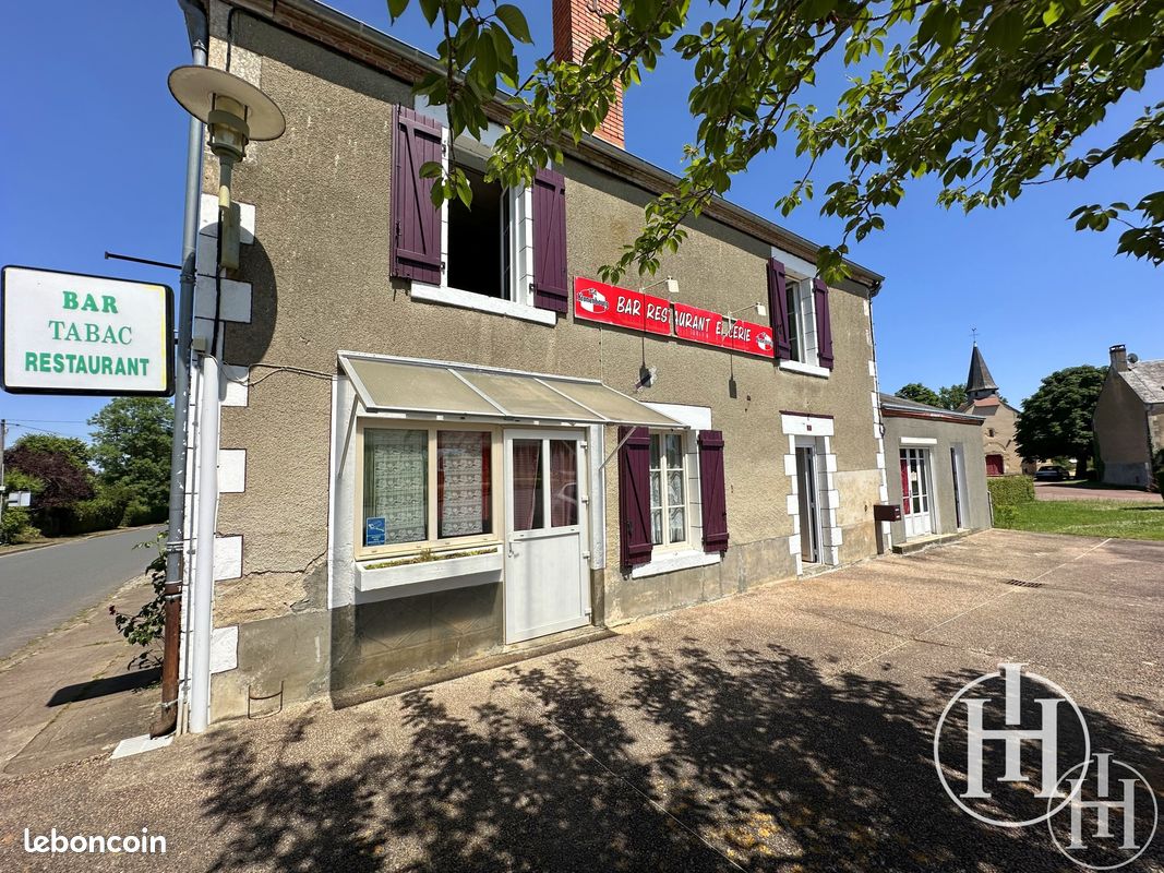 Maison 7 pièces 208 m² · à Feusines · 208 m² · 44 000 €