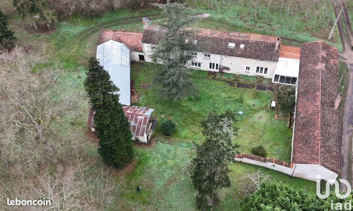 Ferme 10 pièces 285 m² - Monts-sur-Guesnes 86420 (image principale 0)