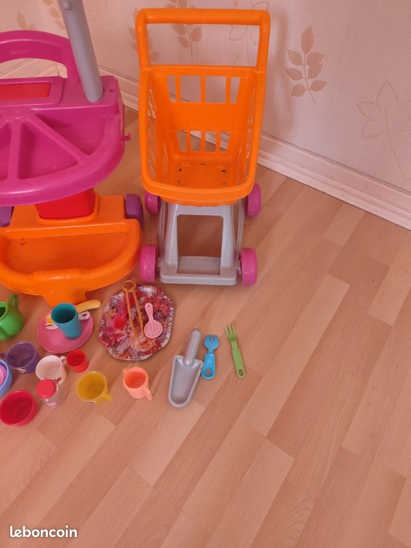 Dinette marchande avec caddie et pleins d'accessoires (image 3)