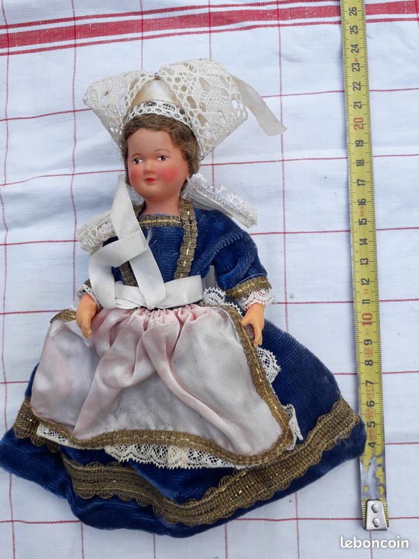 Poupée ancienne folklorique régionale peut être Petitcollin par Le Minor