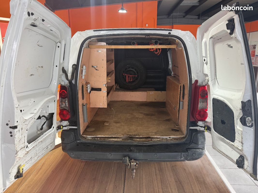 Citroen berlingo fourgon xl bluehdi 100 club (image 12)